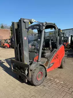 Chariots élévateurs diesel 2015  Linde H30D-02 1/2 CABIN (1)