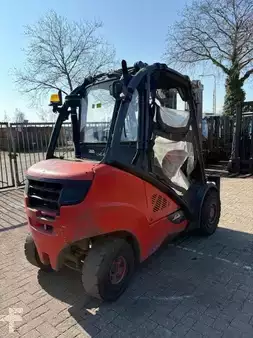 Chariots élévateurs diesel 2015  Linde H30D-02 1/2 CABIN (2)