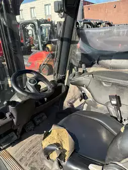 Chariots élévateurs diesel 2015  Linde H30D-02 1/2 CABIN (3)