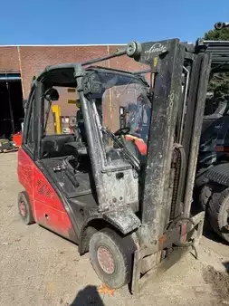 Wózki widłowe diesel 2012  Linde H25D-01 PYROBAN 1/2 CAB (1)