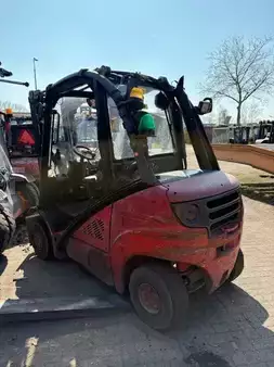 Wózki widłowe diesel 2012  Linde H25D-01 PYROBAN 1/2 CAB (2)