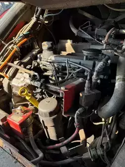 Wózki widłowe diesel 2012  Linde H25D-01 PYROBAN 1/2 CAB (4)