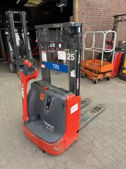 Ruční vysokozdvižný vozík 2015  Linde L10B (1)