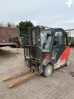 Wózki widłowe diesel 2015  Linde H25D-02 CABIN (1)