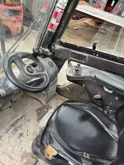 Wózki widłowe diesel 2015  Linde H25D-02 CABIN (4)