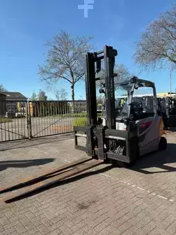 Eléctrica de 4 ruedas 2014  Still RX60-50/600 (1)