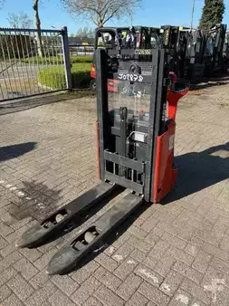 Apilador eléctrico 2018  Linde L12 (2)