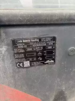Wózki widłowe diesel 2016  Linde H25D-02 CABIN (5)