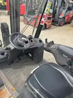 Wózki widłowe diesel 2018  Linde H25D-02 half CABIN (3)