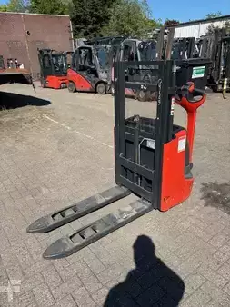 Pallet Stackers 2018  Linde L10 (2)