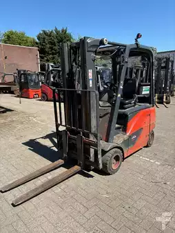 Carrelli elettrici 4 ruote 2020  Linde E20PH-02 (1)