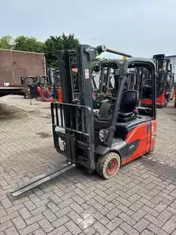 Carrelli elettrici 3 ruote 2017  Linde E16-02 (1)