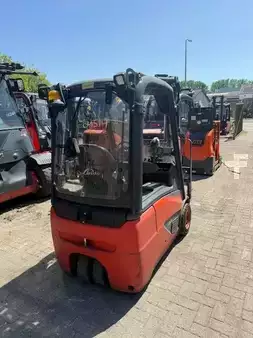 Carrelli elettrici 3 ruote 2017  Linde E16C-02 775 HOURS (2)