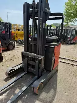 Carretilla retráctil 2019  Linde R14-01 (2)