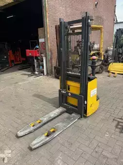 Stacker pedestre 2011  Komatsu CL12 (1)