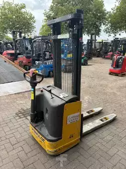 Stacker pedestre 2011  Komatsu CL12 (2)