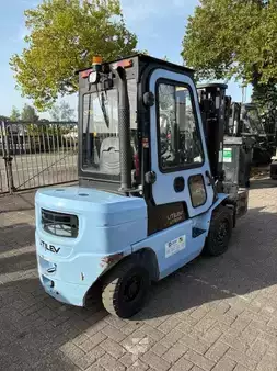 Wózki widłowe diesel 2015  Utilev UT25P NO CLAMP ! (2)