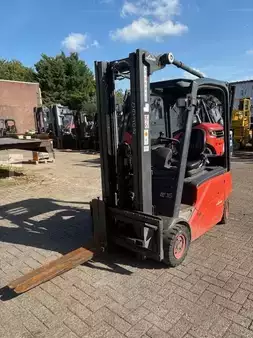 Eléctrica de 4 ruedas 2013  Linde E16P-01 (1)