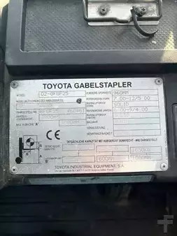 Carretilla elevadora GLP 2015  Toyota 02-8-FGF-25 CABIN (5)