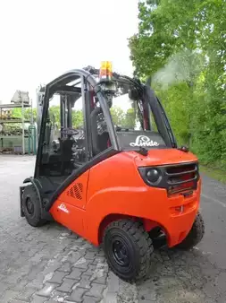 LPG heftrucks 2011  Linde H35T-01 (4)