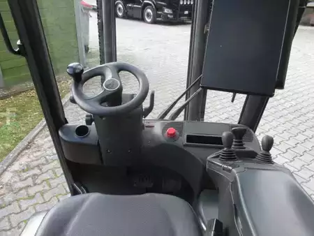 Sähkö - 4 pyör 2016  Linde E16PH-02 (7)