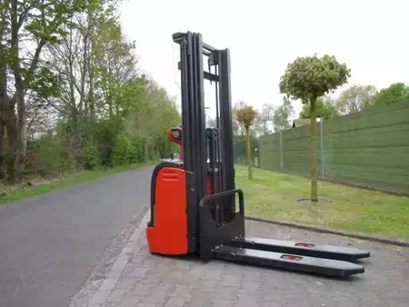 Stoccatori 2001  Linde L12 (2)