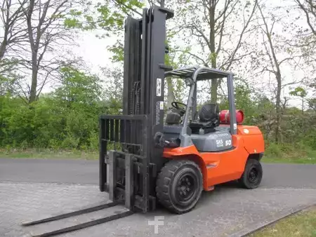 LPG heftrucks 2005  Toyota 02-7FGA50 (1)