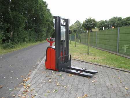 Ruční vysokozdvižný vozík 2005  Linde L16 (2)