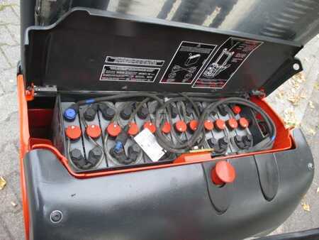 Ruční vysokozdvižný vozík 2005  Linde L16 (5)