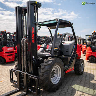 Terrenggående gaffeltruck 2024  Manitou MC25-4 (1)