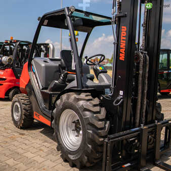 Terrenggående gaffeltruck 2024  Manitou MC25-4 (2)