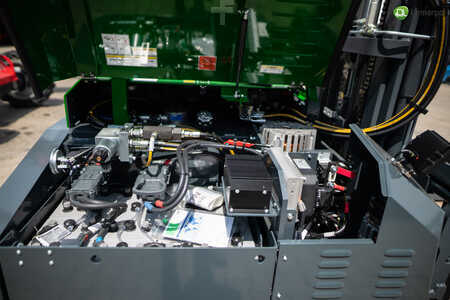 Four-way trucks 2024  Combilift CBE 3000 (21)