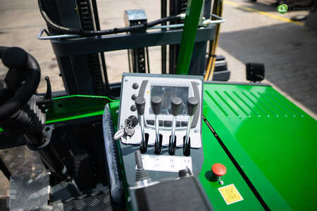 Four-way trucks 2024  Combilift CBE 3000 (24)