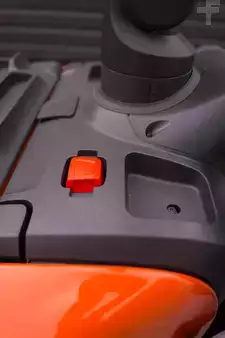 Elektromos emelőkocsik 2024  Toyota LPE200 (7)