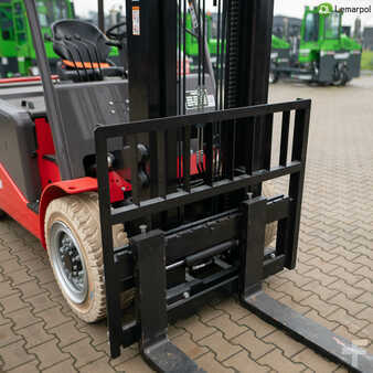 Chariots électriques à 4 roues 2025  Manitou ME 450 (12)