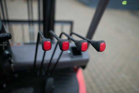 Chariots électriques à 4 roues 2025  Manitou ME 450 (13)