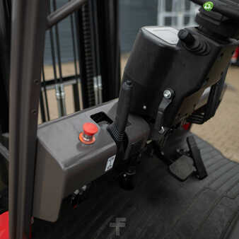 Chariots électriques à 4 roues 2025  Manitou ME 450 (17)