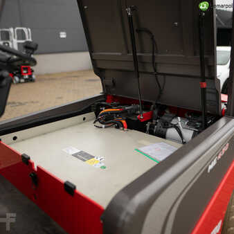 Chariots électriques à 4 roues 2025  Manitou ME 450 (18)