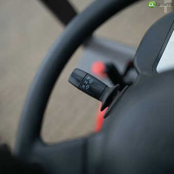 Chariots électriques à 4 roues 2025  Manitou ME 450 (20)