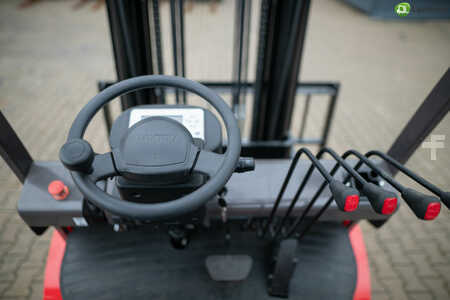 Chariots électriques à 4 roues 2025  Manitou ME 450 (27)