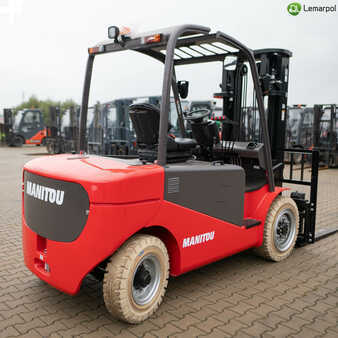 Chariots électriques à 4 roues 2025  Manitou ME 450 (4)