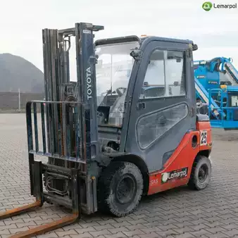 Gázüzemű targoncák 2023  Toyota 02-8FGF25 (1)