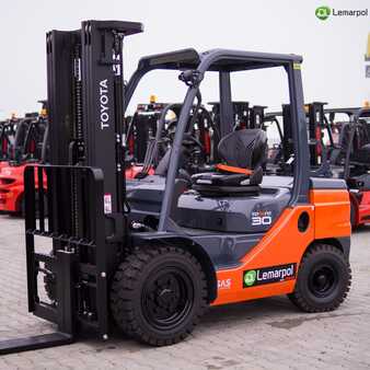 Propane Forklifts 2023  Toyota 8FGF30 (2) 