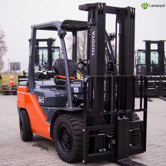 Propane Forklifts 2023  Toyota 8FGF30 (3) 
