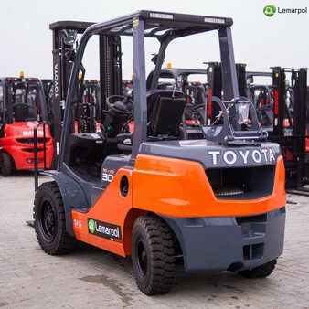 Propane Forklifts 2023  Toyota 8FGF30 (4) 