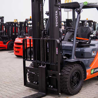 Propane Forklifts 2023  Toyota 8FGF30 (5) 
