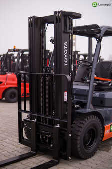 Propane Forklifts 2023  Toyota 8FGF25 (5) 
