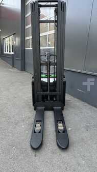 Ruční vysokozdvižný vozík 2025  Cesab S212L (5)