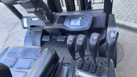 Dízel targoncák 2025  Bobcat D25NXS (7)