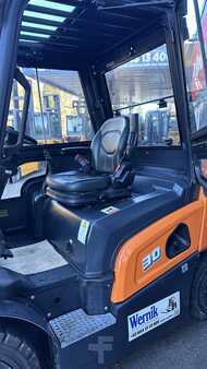 Dieselstapler 2022  Doosan D30NXS (13)